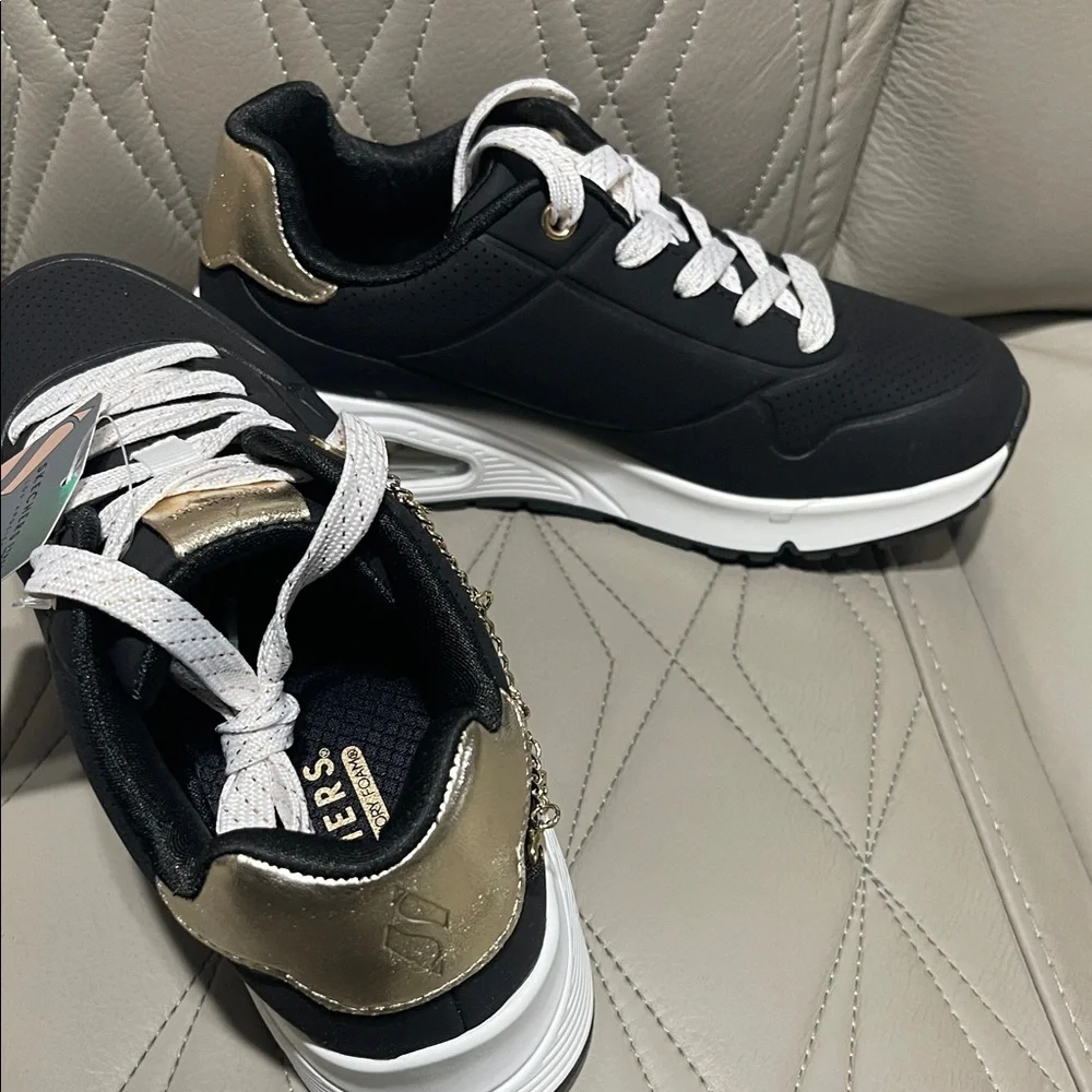 Skechers Street Uno Black and White Kids' Street Uno Sneakers - Picture 6 of 10